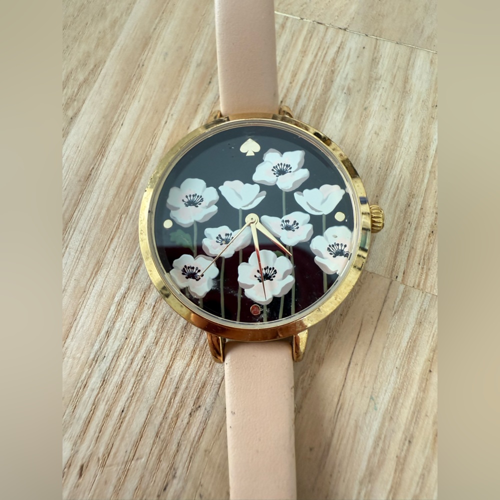 Kate spade gold tone floral leather watch NEW BATTERY